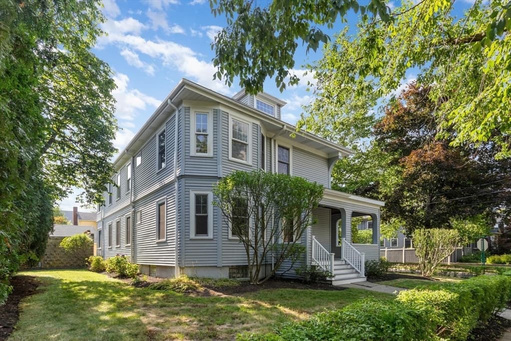 9 Spruce St, Belmont MA 02478
