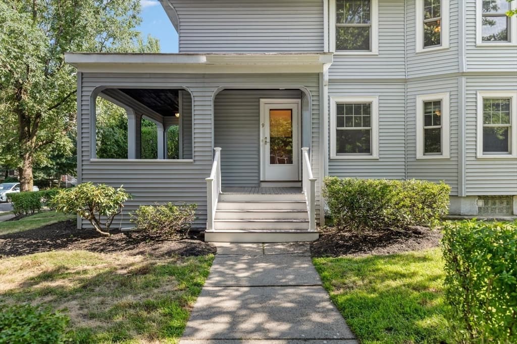 9 Spruce St, Belmont MA 02478 photo 4