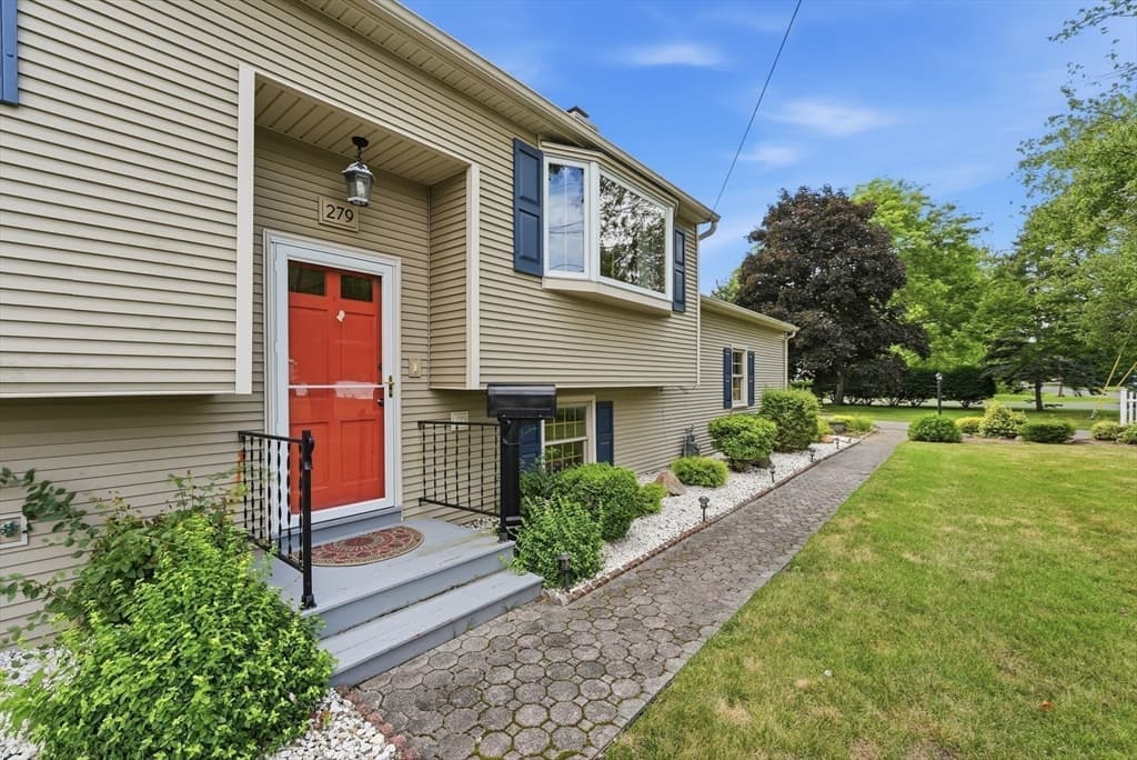 279 Adams St, Agawam MA 01001 photo 4
