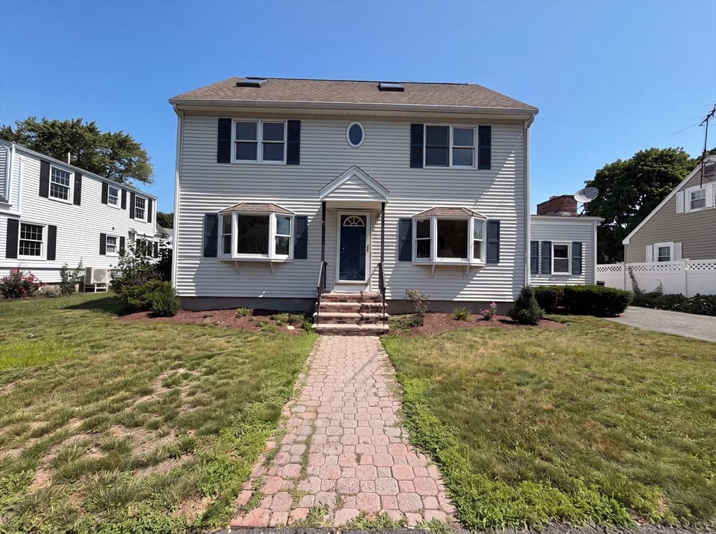 4 Macarthur Cir, Peabody MA 01960