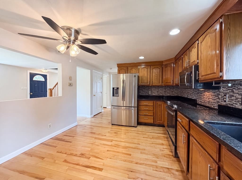 4 Macarthur Cir, Peabody MA 01960 photo 9