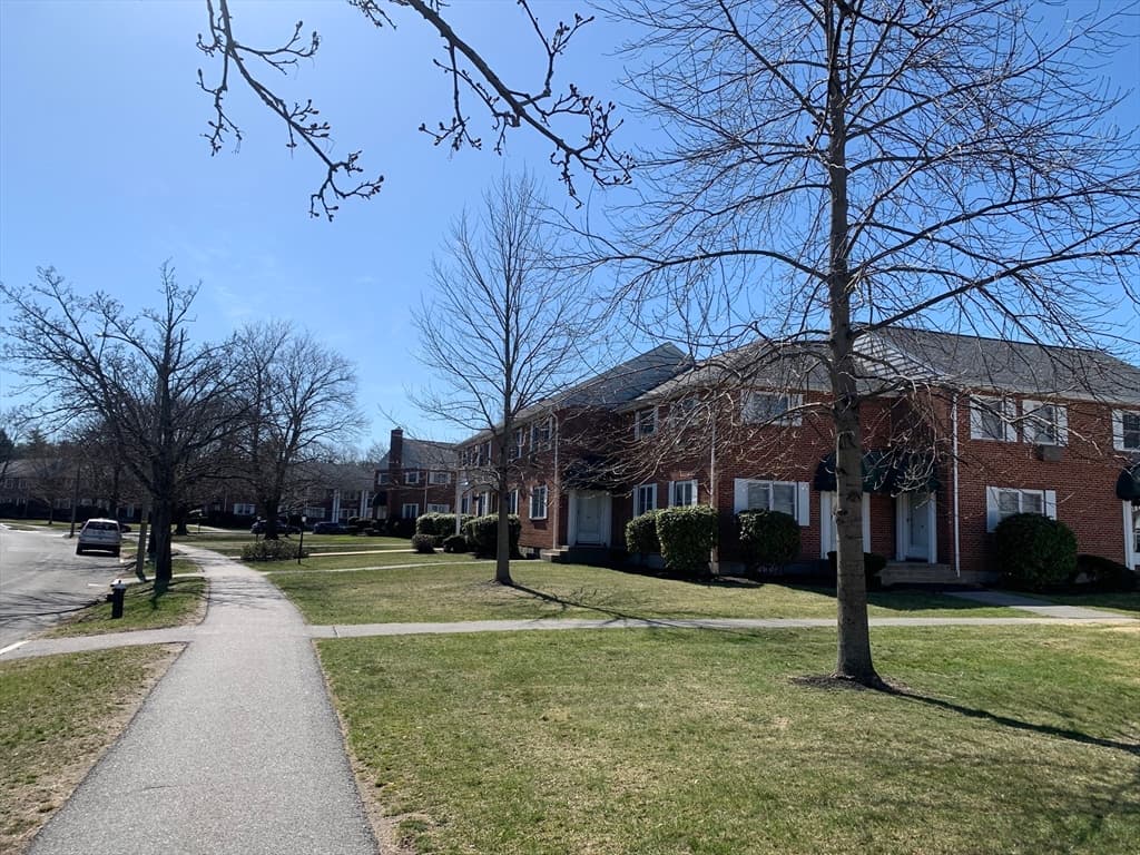 145 Emerson Gardens Rd # 145, Lexington MA 02420