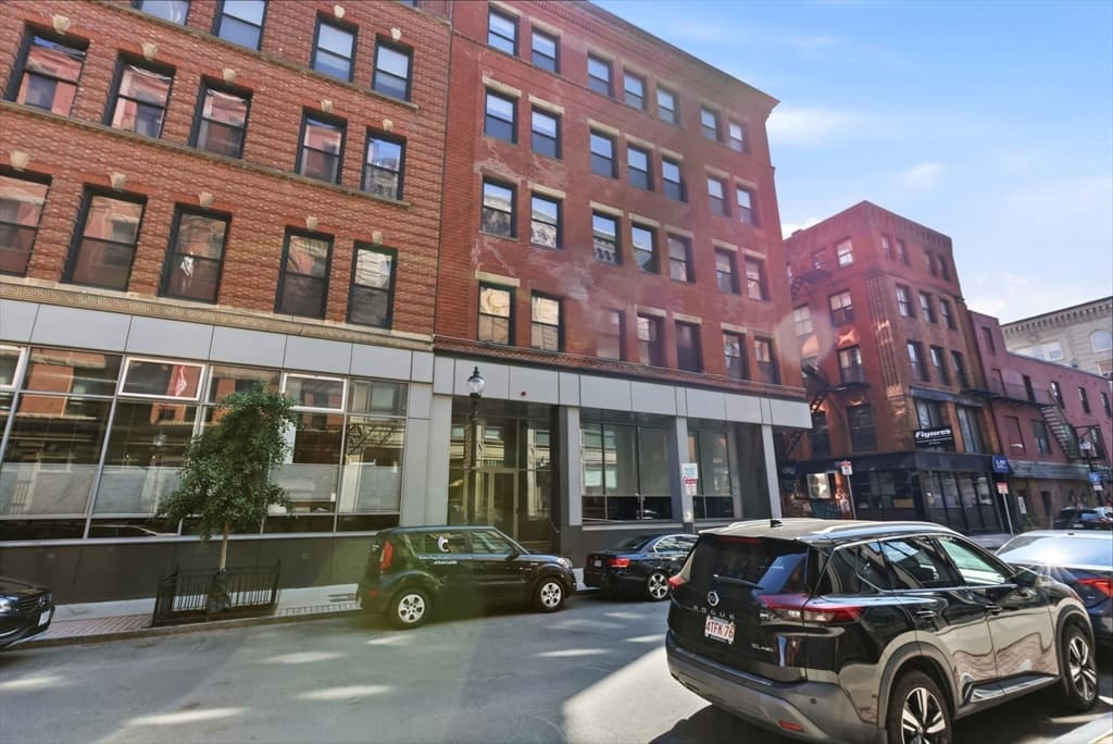 Condominium at 111 Beach St # 3B, Boston MA 02111, Boston, photo 23 of 32