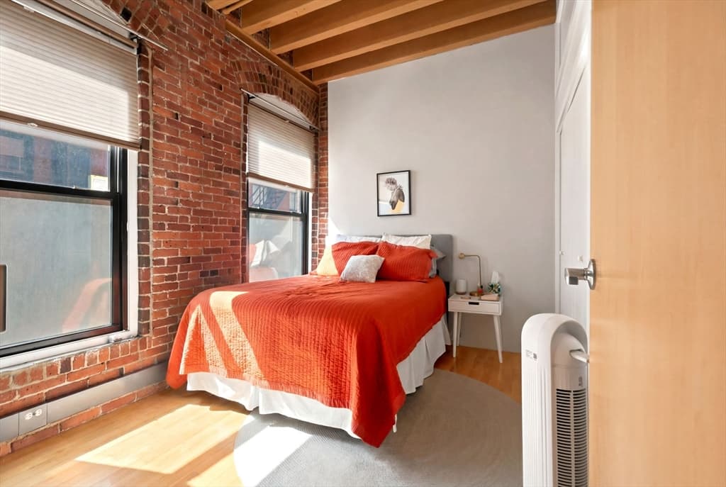 Condominium at 111 Beach St # 3B, Boston MA 02111, Boston, photo 27 of 32