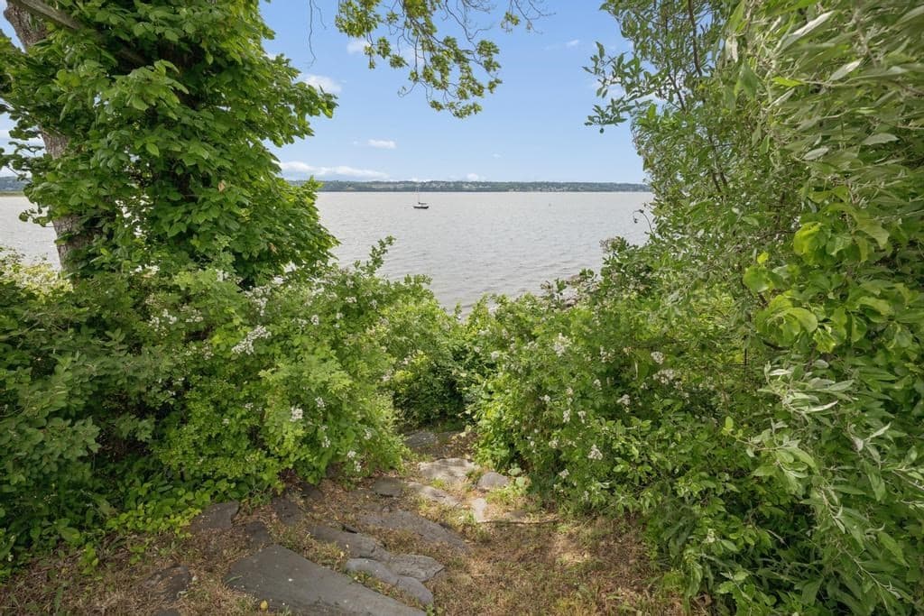 683 Neck Road, Tiverton RI 02878 photo 22