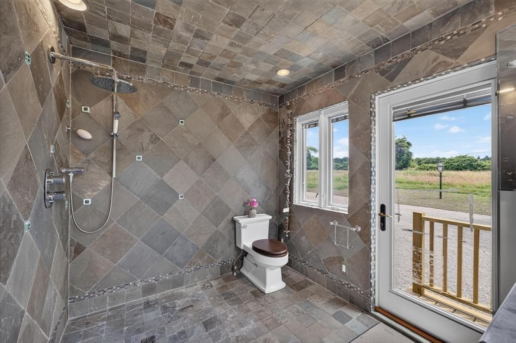 683 Neck Road, Tiverton RI 02878 photo 29