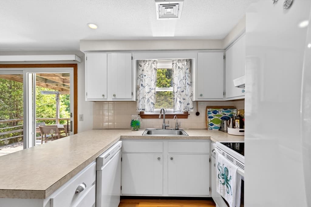 90 Village Ln, Wellfleet MA 02667 photo 13