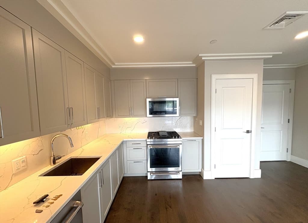 Condominium at 214 Market St # 405, Boston MA 02135, Boston, photo 4 of 21
