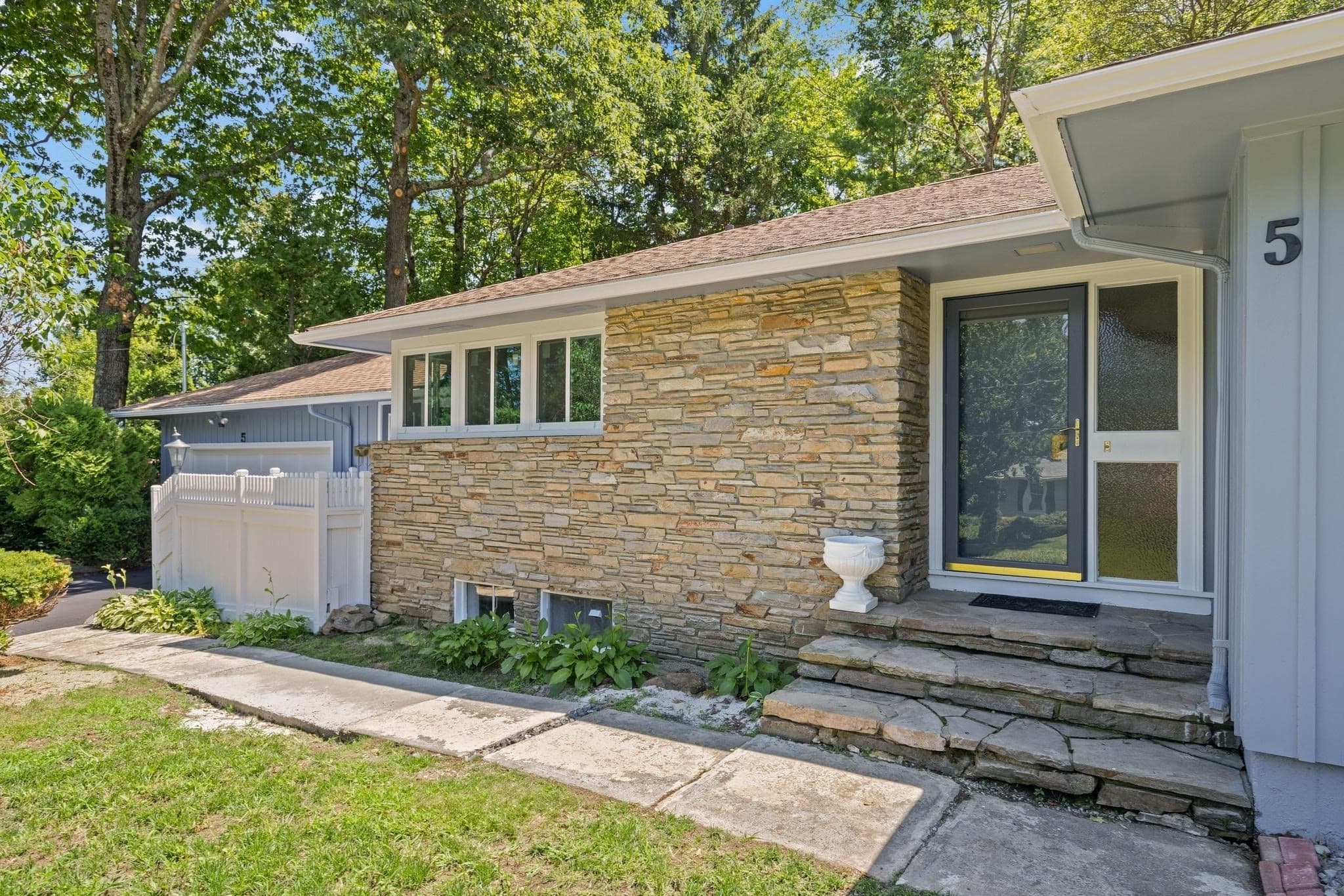 5 Woodland Drive, Paxton MA 01612