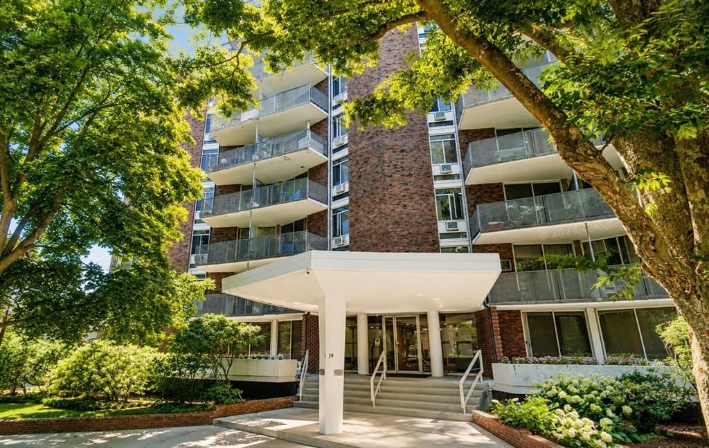 19 Winchester St # 402, Brookline MA 02446