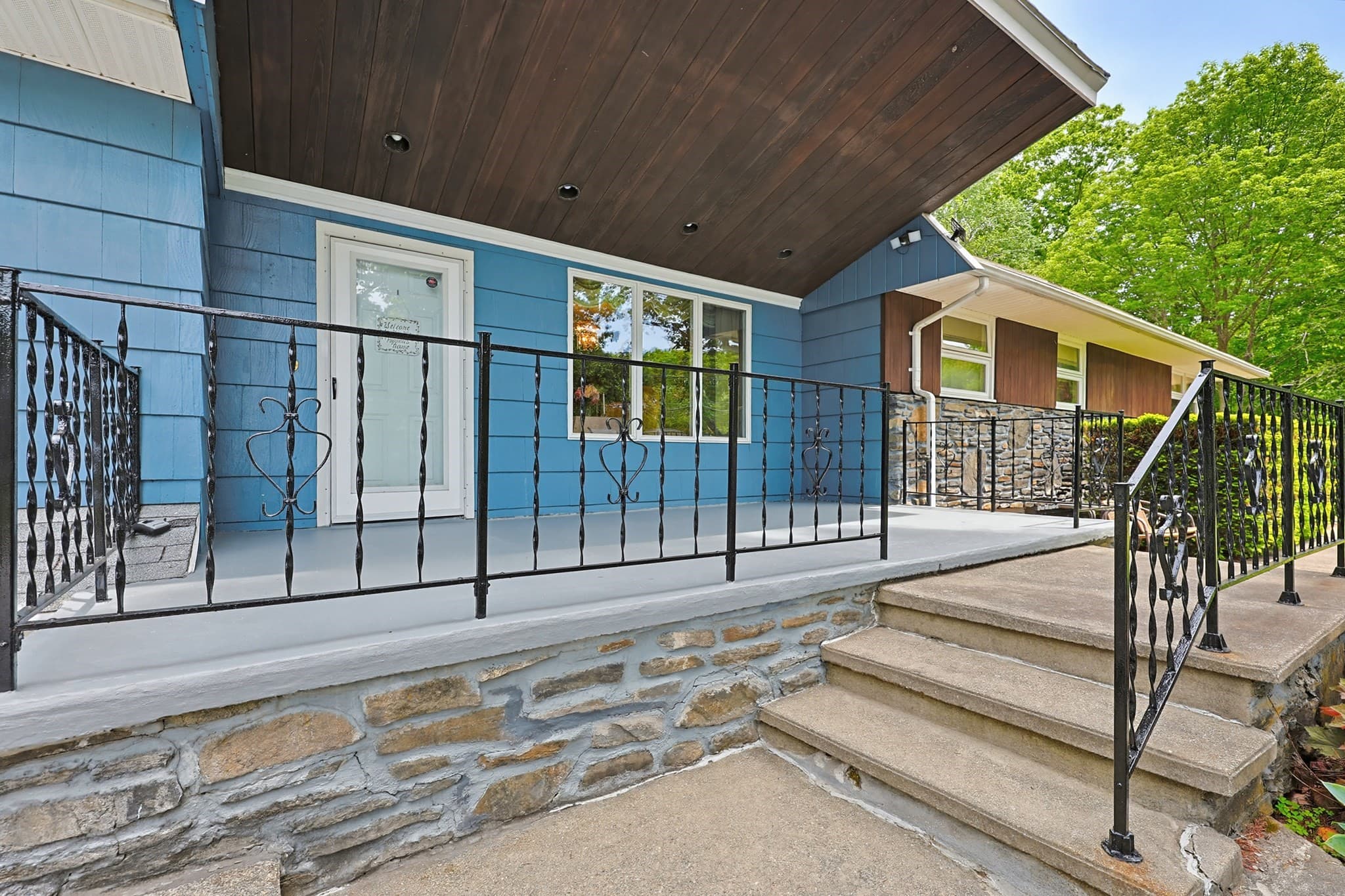 Single Family Residence at 251 Millbury St, Auburn MA 01501, Auburn, photo 6 of 42