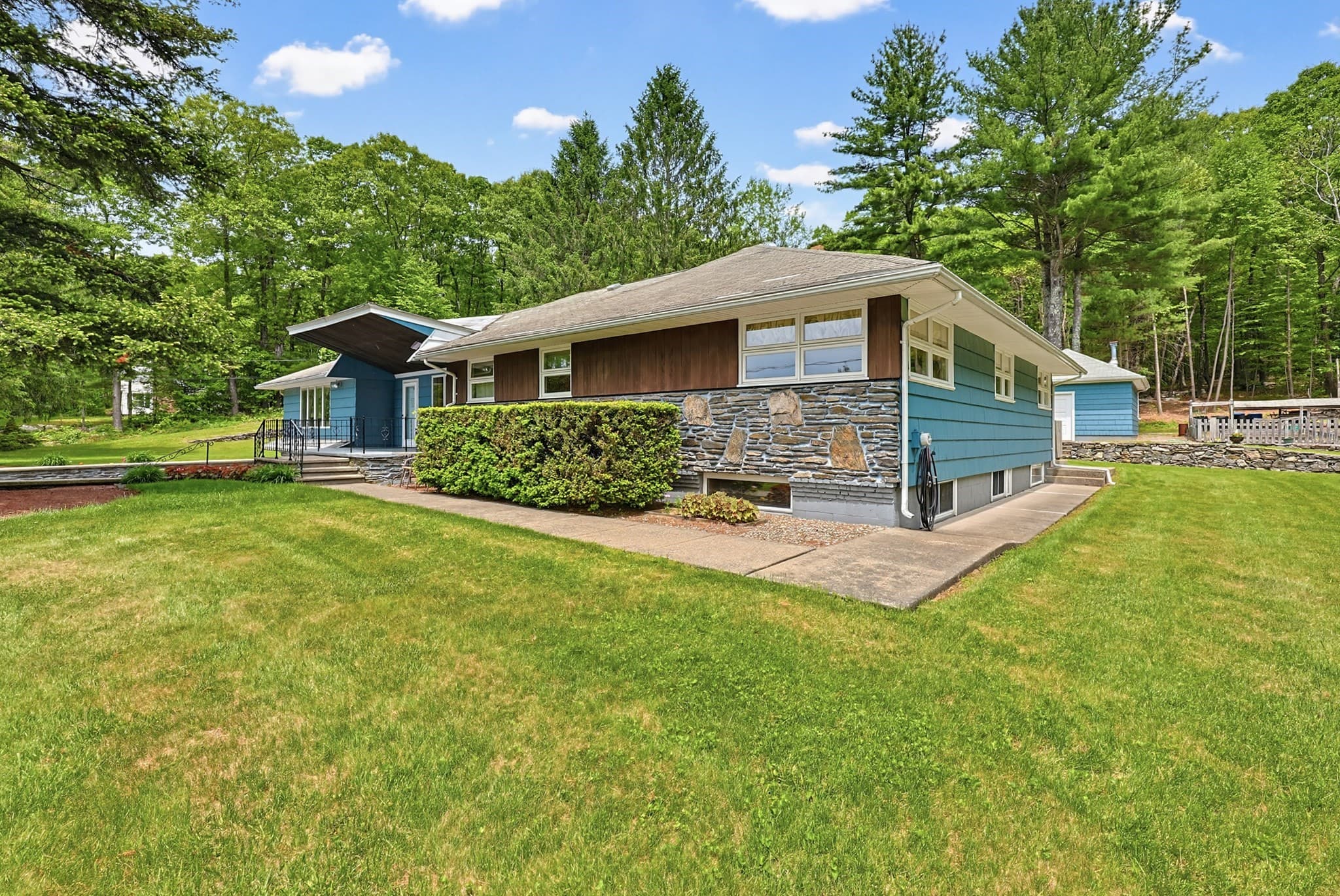 Single Family Residence at 251 Millbury St, Auburn MA 01501, Auburn, photo 4 of 42
