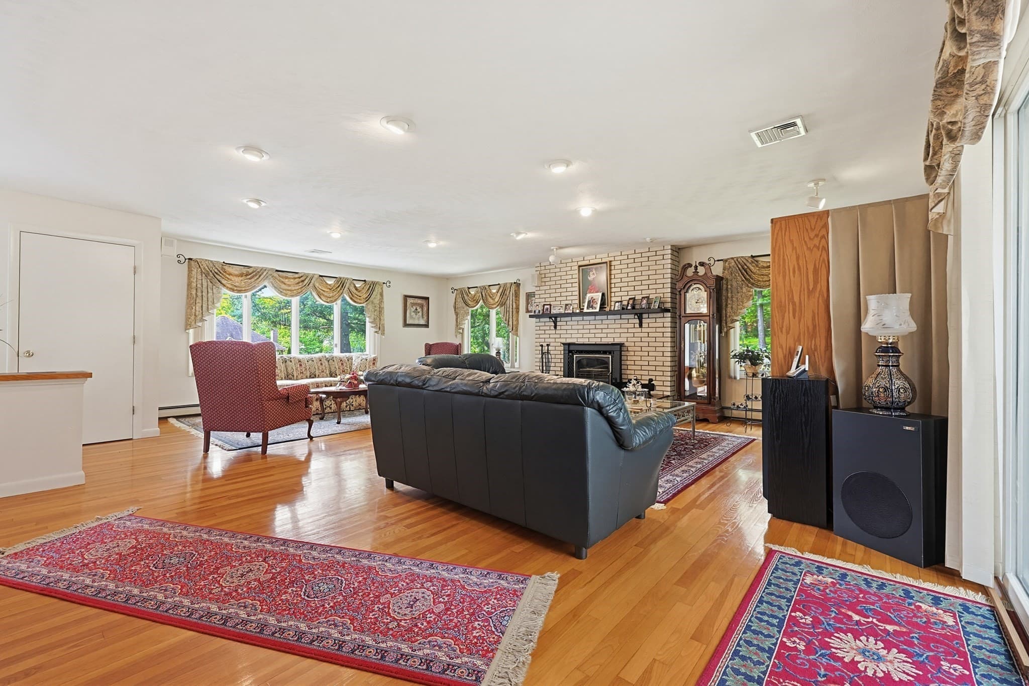 Single Family Residence at 251 Millbury St, Auburn MA 01501, Auburn, photo 8 of 42