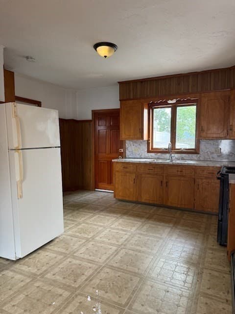 Single Family Residence at 58 Forest St, Fall River MA 02721, photo 6 of 19