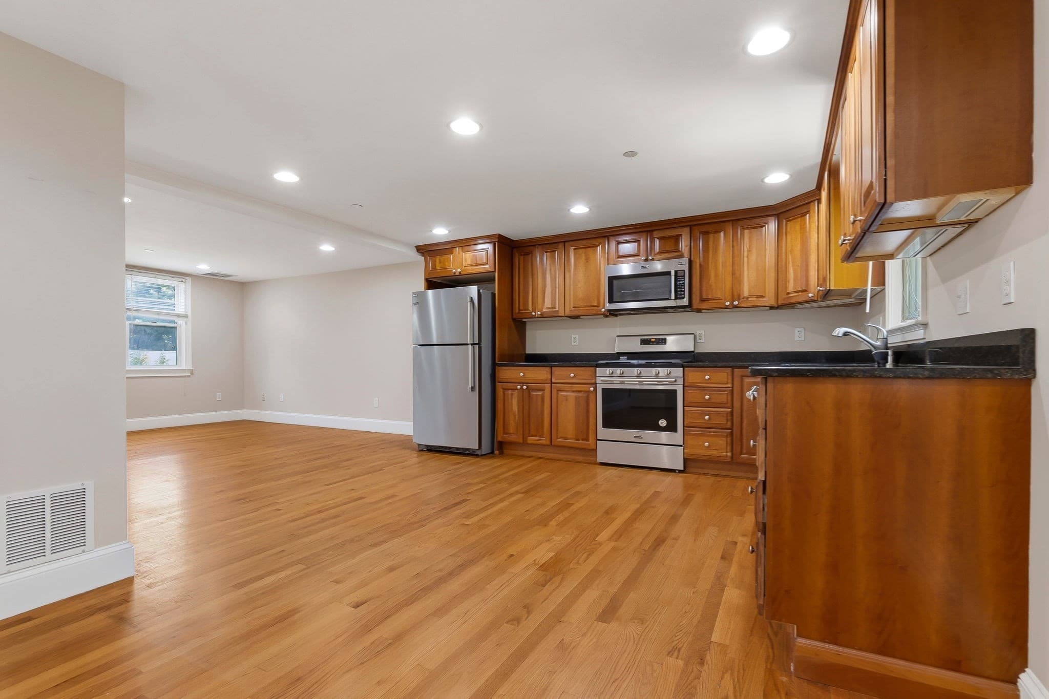 Condominium at 10 Friend Ct # 3, Wenham MA 01984, photo 5 of 26