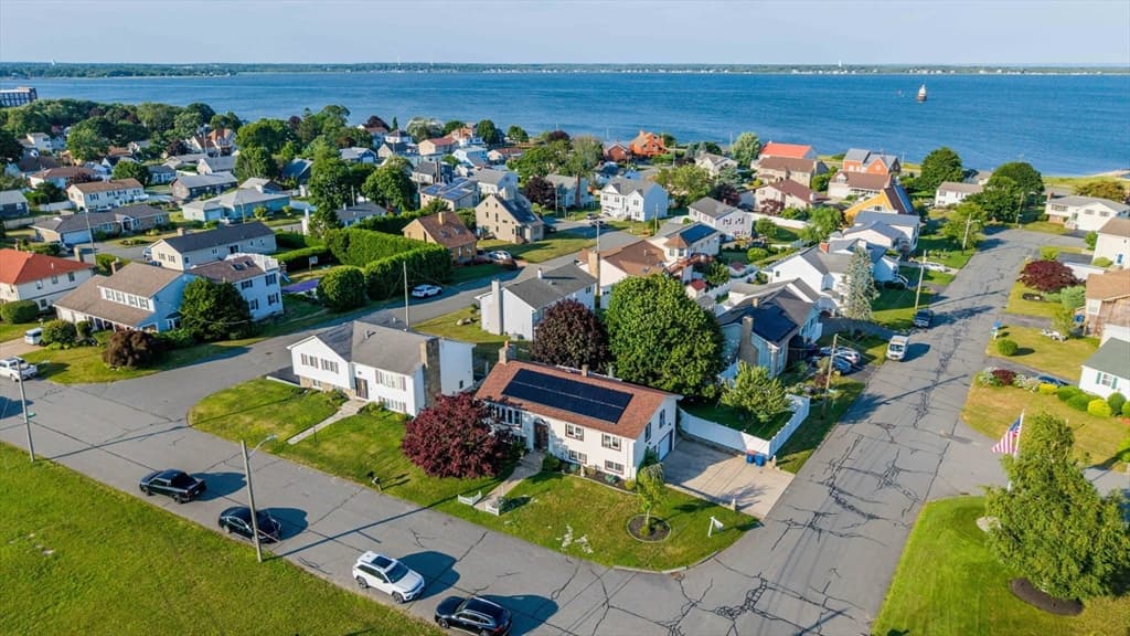 6 Lighthouse Ln, New Bedford MA 02744 photo 2