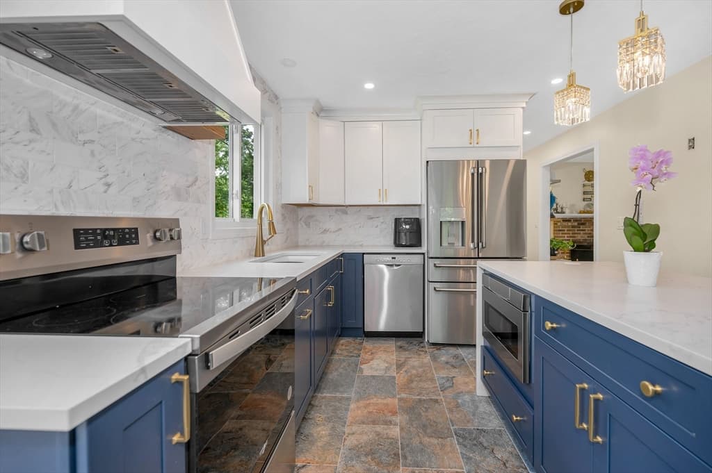 Single Family Residence at 769 Grafton St, Shrewsbury MA 01545, photo 2 of 35