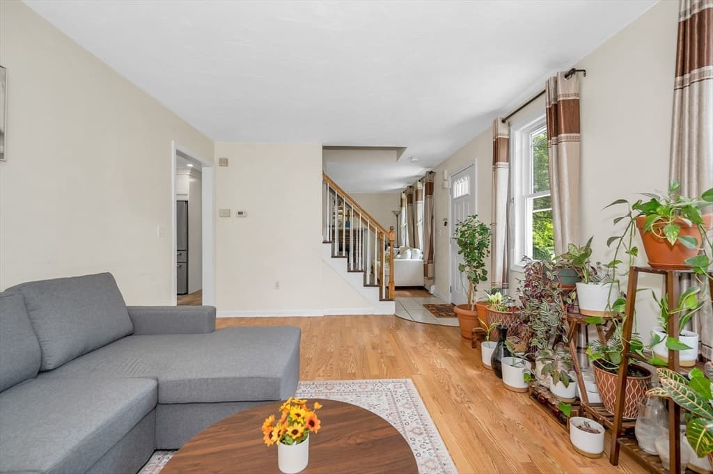Single Family Residence at 769 Grafton St, Shrewsbury MA 01545, photo 6 of 35