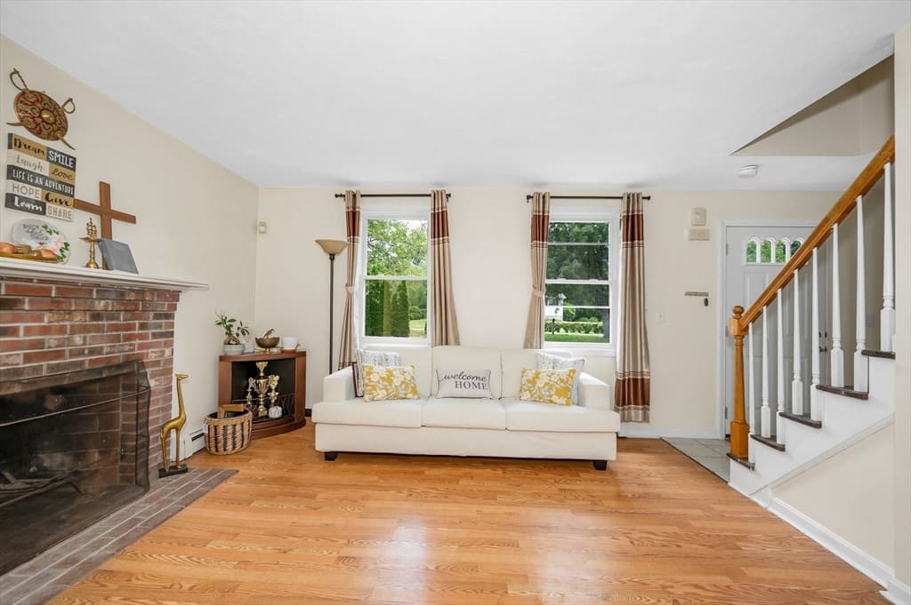Single Family Residence at 769 Grafton St, Shrewsbury MA 01545, photo 9 of 35