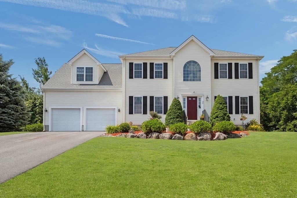 30 Willow Creek Dr, Attleboro MA 02703