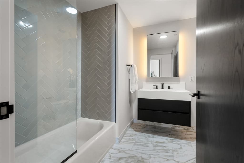 Condominium at 55 Lagrange St # 1705, Boston MA 02116, Boston, photo 16 of 19