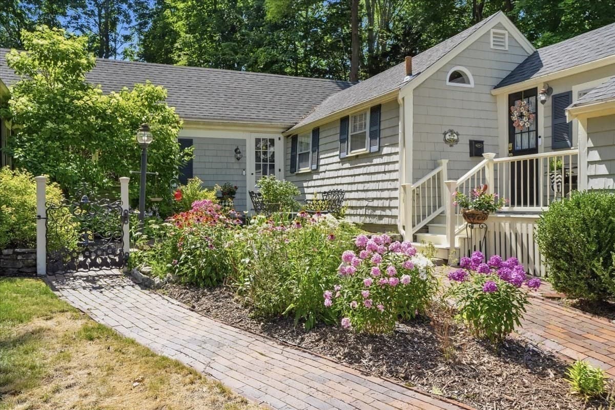 Single Family Residence at 485 Main St, Hingham MA 02043, photo 2 of 38