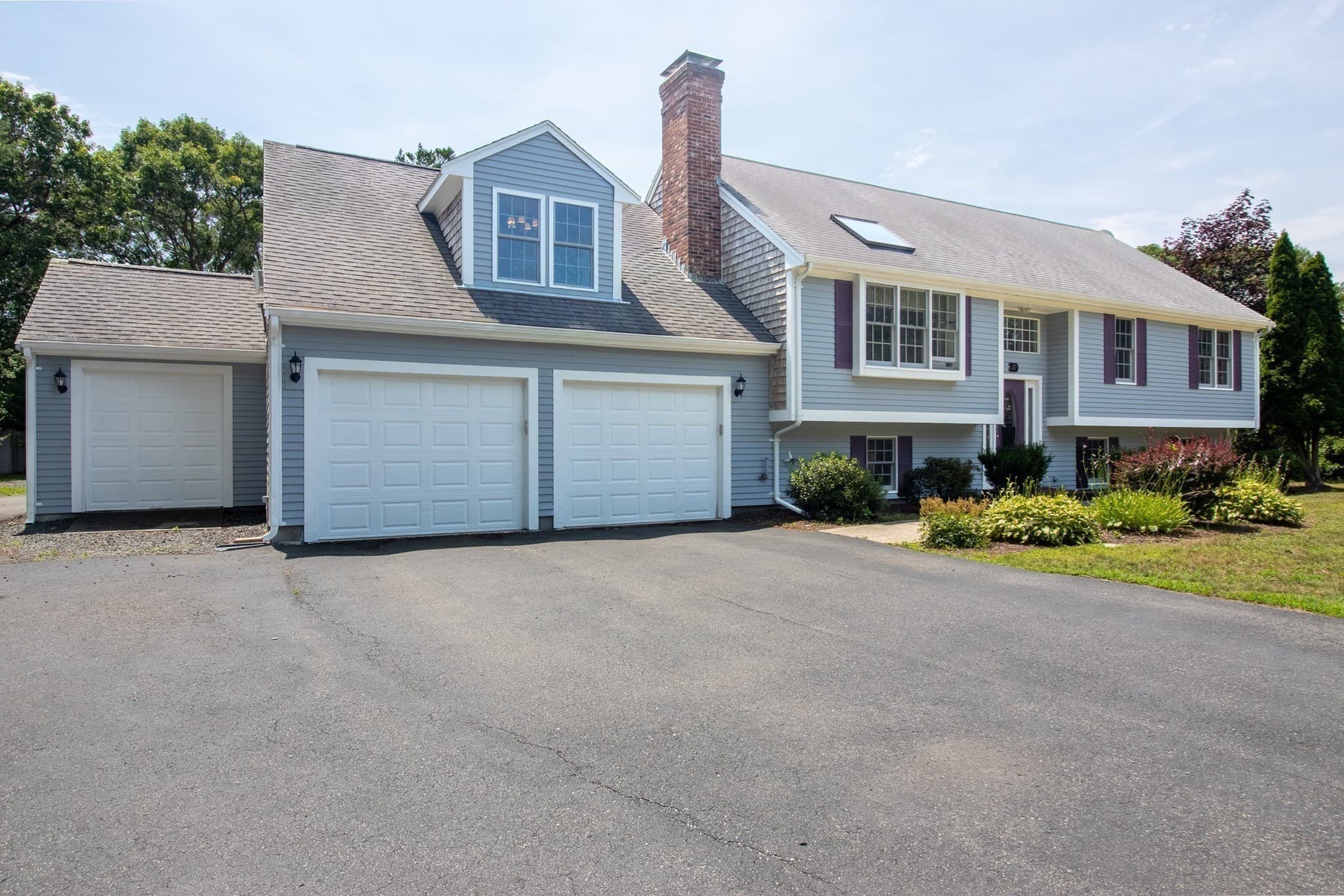 Single Family Residence at 37 Yearling Run Rd, Bourne MA 02532, photo 2 of 42