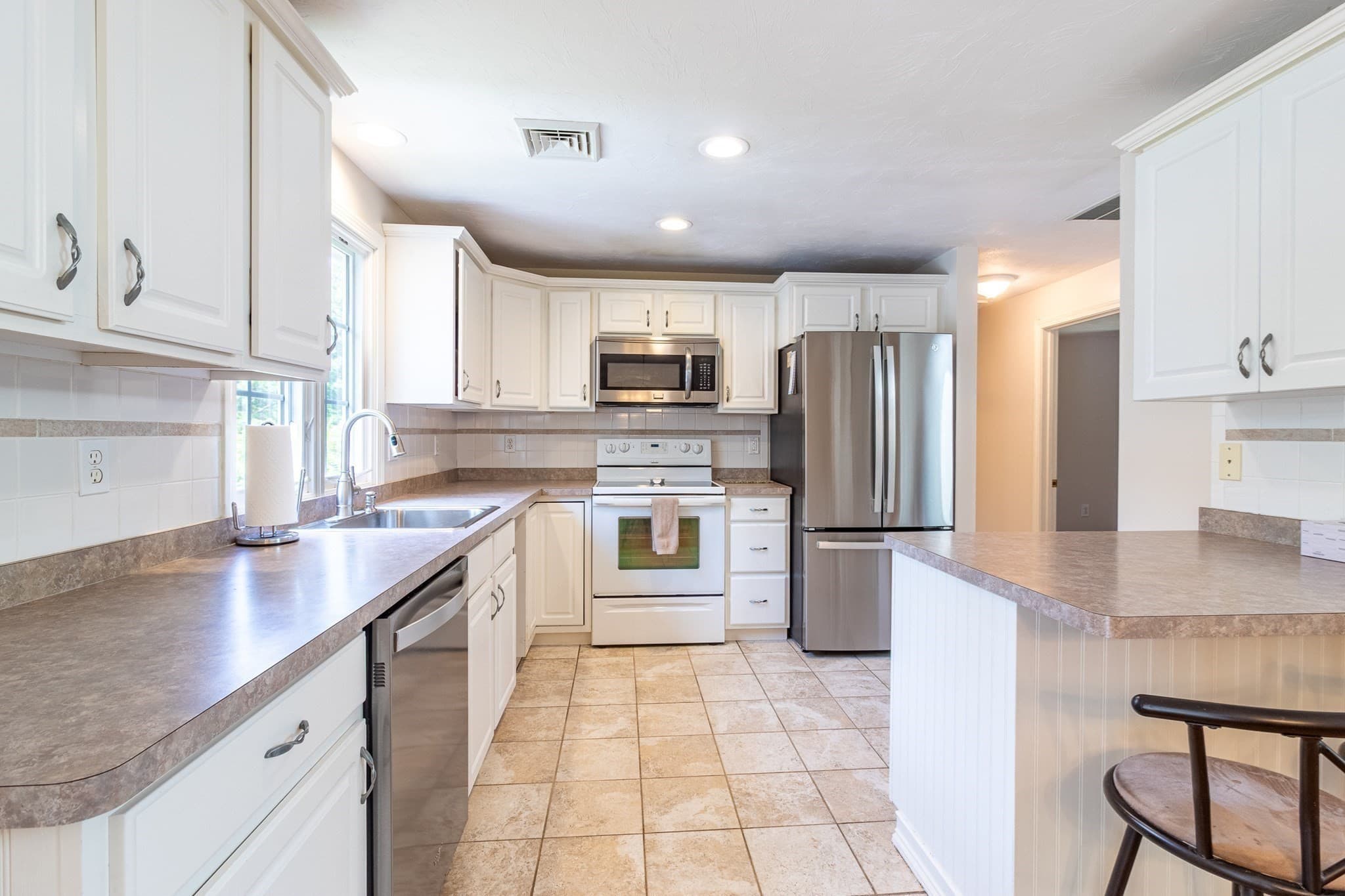 Single Family Residence at 37 Yearling Run Rd, Bourne MA 02532, photo 9 of 42