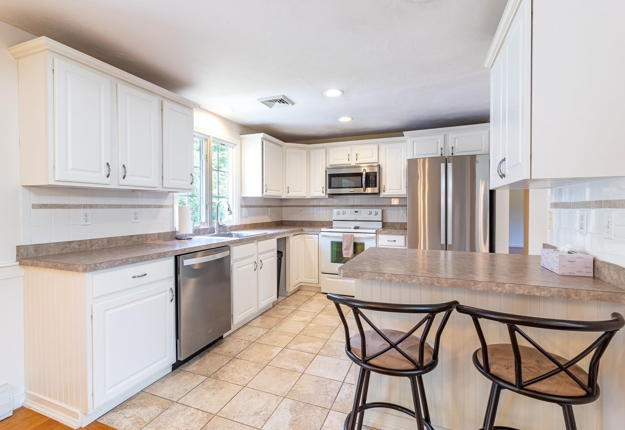 Single Family Residence at 37 Yearling Run Rd, Bourne MA 02532, photo 8 of 42
