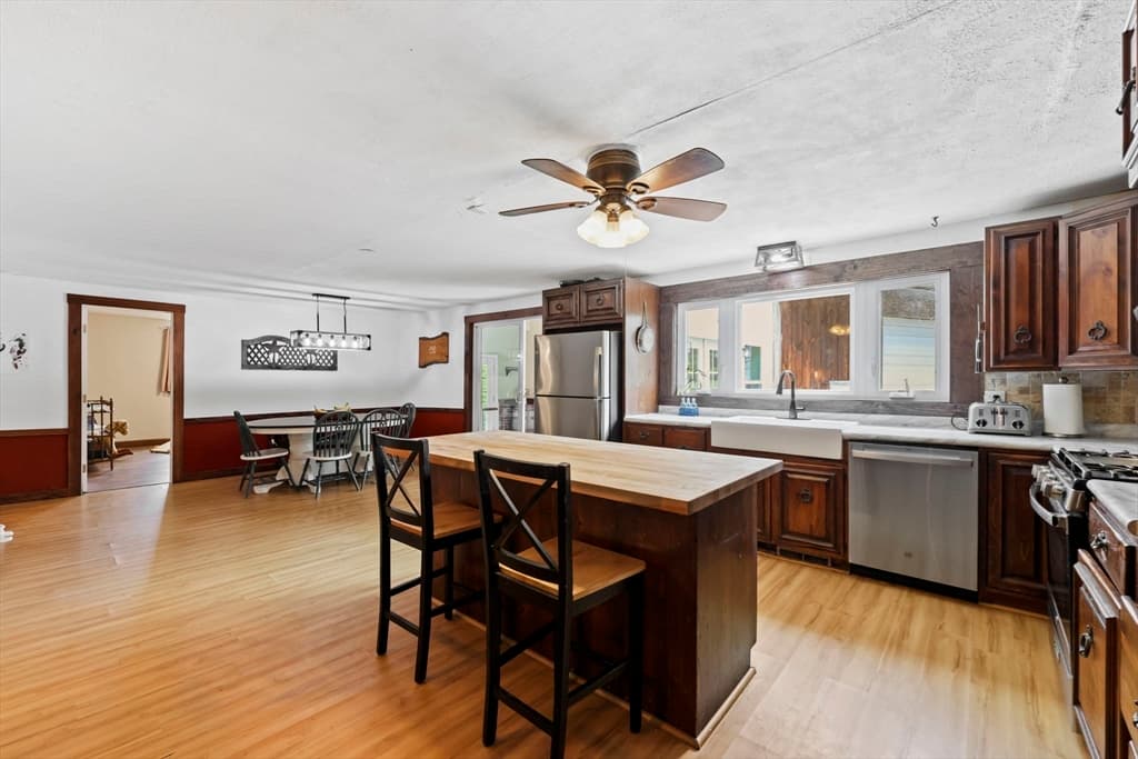 401 N Washington St, Belchertown MA 01007 photo 7