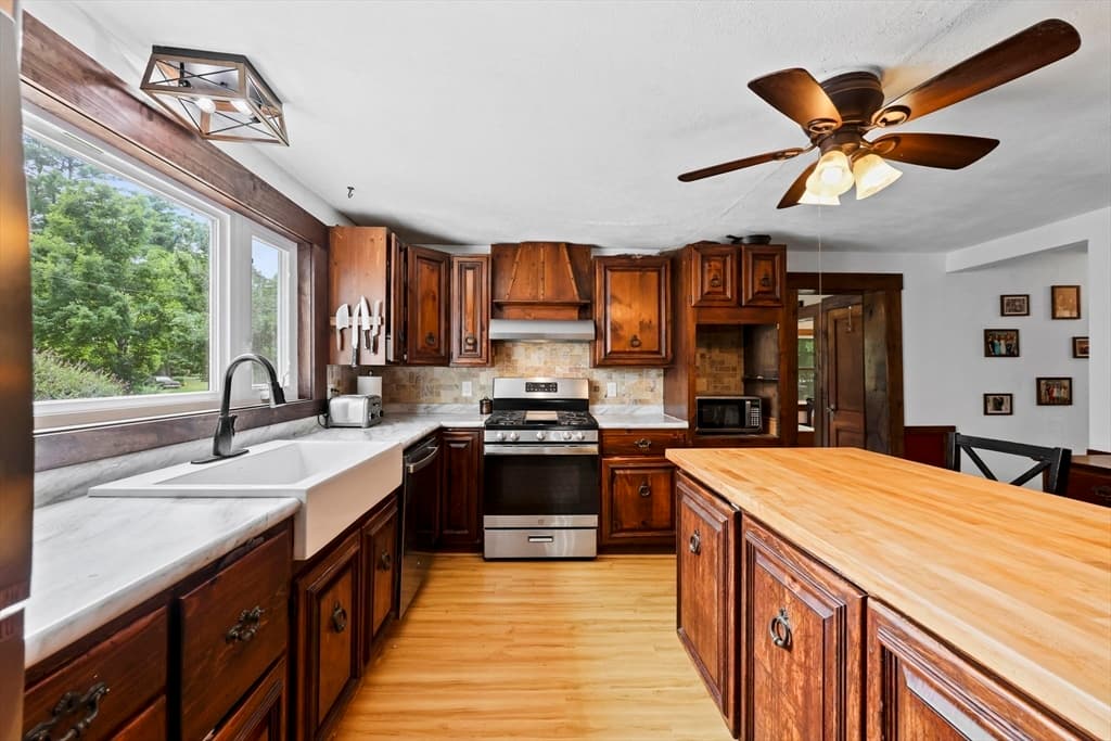 401 N Washington St, Belchertown MA 01007 photo 4