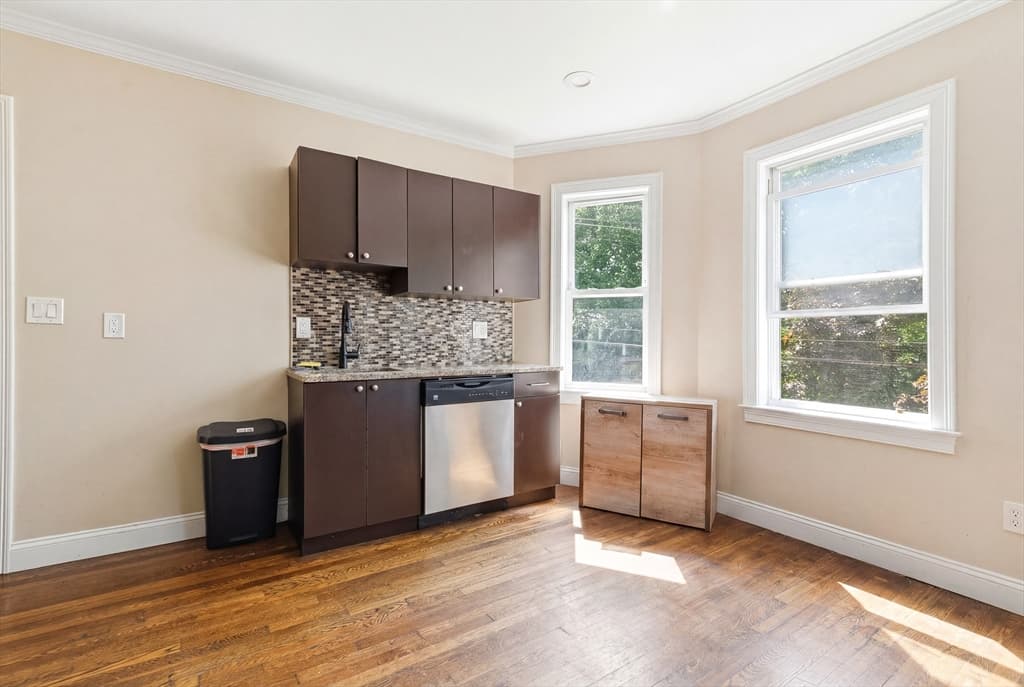 3 Family - 3 Units Up/Down at 39 Glen Rd, Boston MA 02130, photo 6 of 42