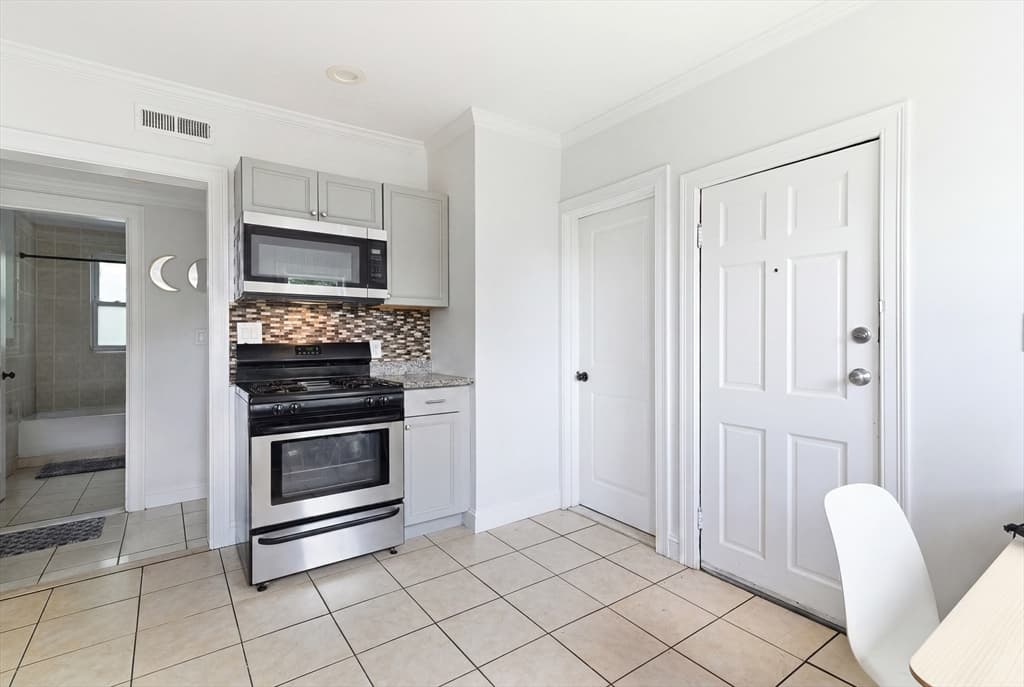 3 Family - 3 Units Up/Down at 39 Glen Rd, Boston MA 02130, photo 13 of 42