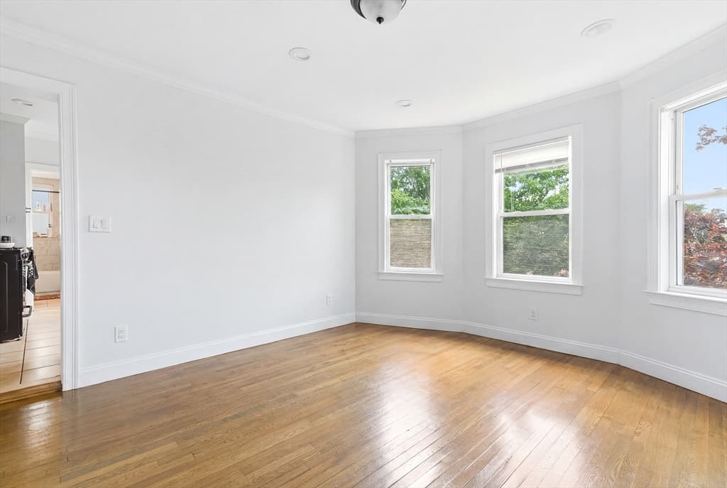 3 Family - 3 Units Up/Down at 39 Glen Rd, Boston MA 02130, photo 16 of 42