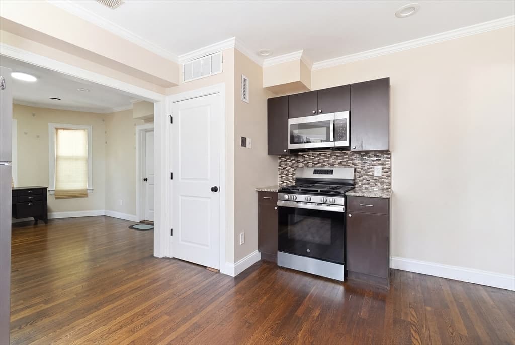 3 Family - 3 Units Up/Down at 39 Glen Rd, Boston MA 02130, photo 5 of 42