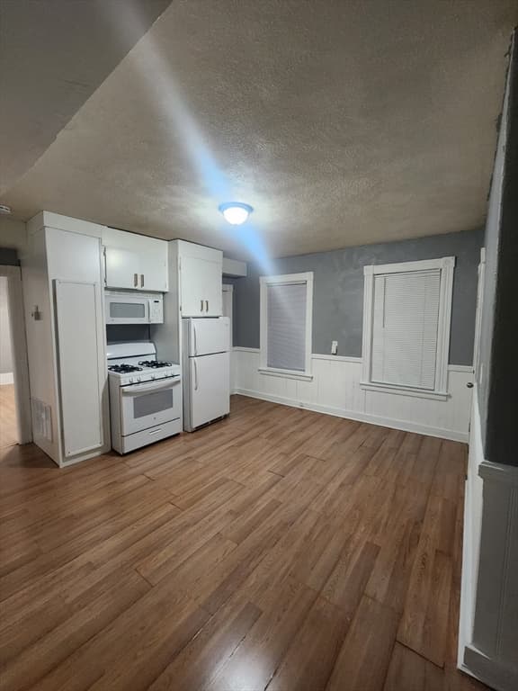 12 Whitney, Worcester MA 01610 photo 4
