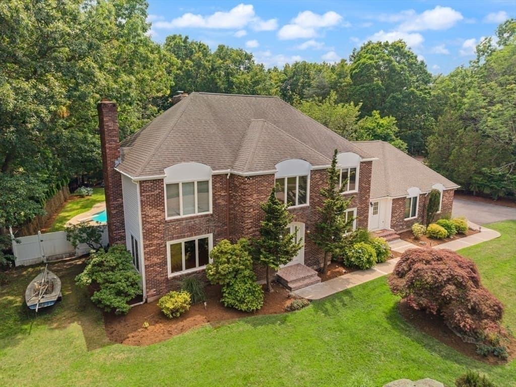 48 Castle Dr, Sharon MA 02067 photo 2