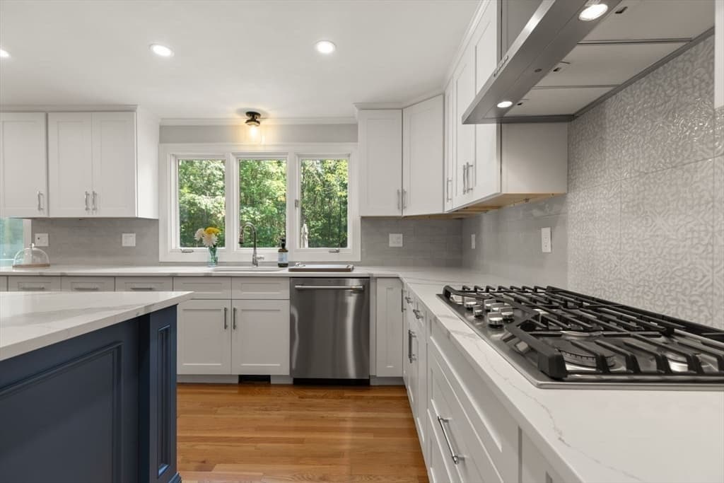 48 Castle Dr, Sharon MA 02067 photo 10