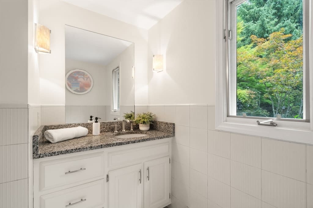 75 Hammond Pond Parkway, Brookline MA 02467 photo 17