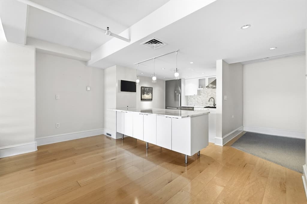 Condominium at 25 Channel Center # 210, Boston MA 02210, photo 6 of 16