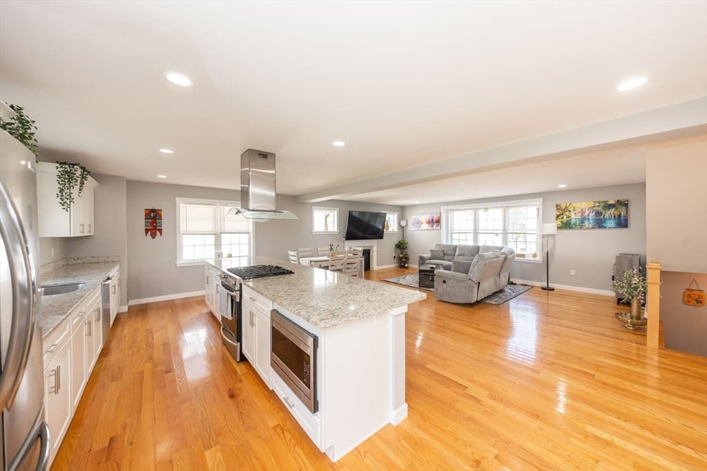 Condominium at 18 Craftsman Ct # 16, Grafton MA 01560, Grafton, photo 7 of 31