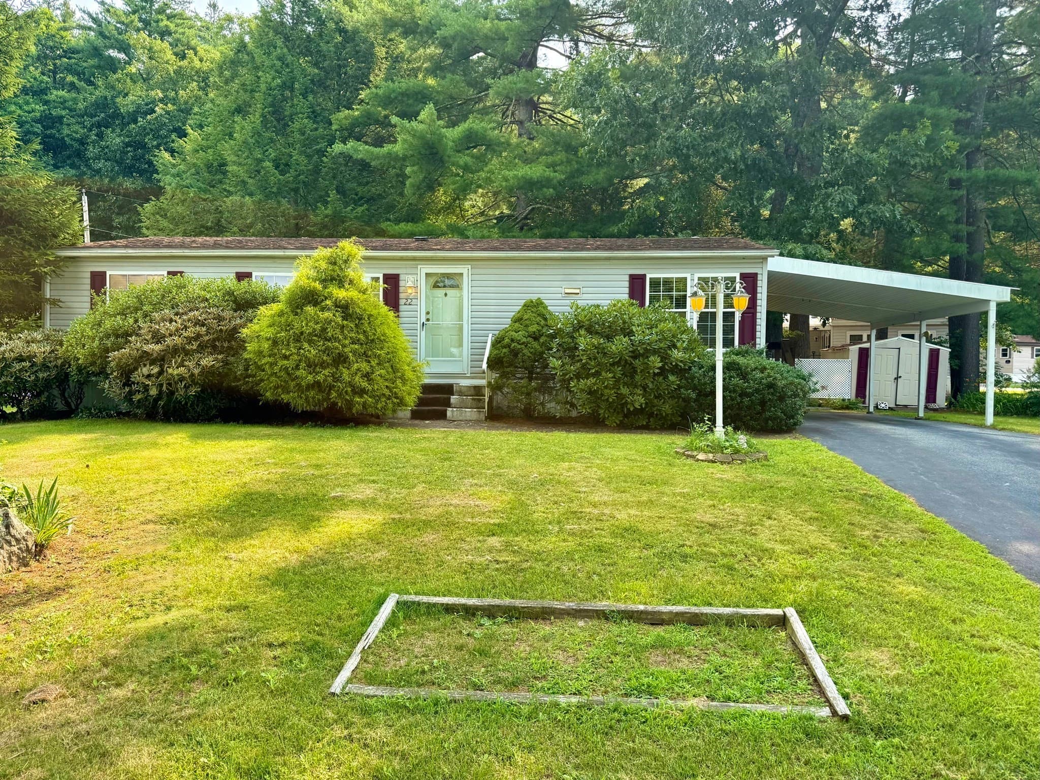 Mobile Home at 22 Sunnydale Cir, Brimfield MA 01010, photo 2 of 32