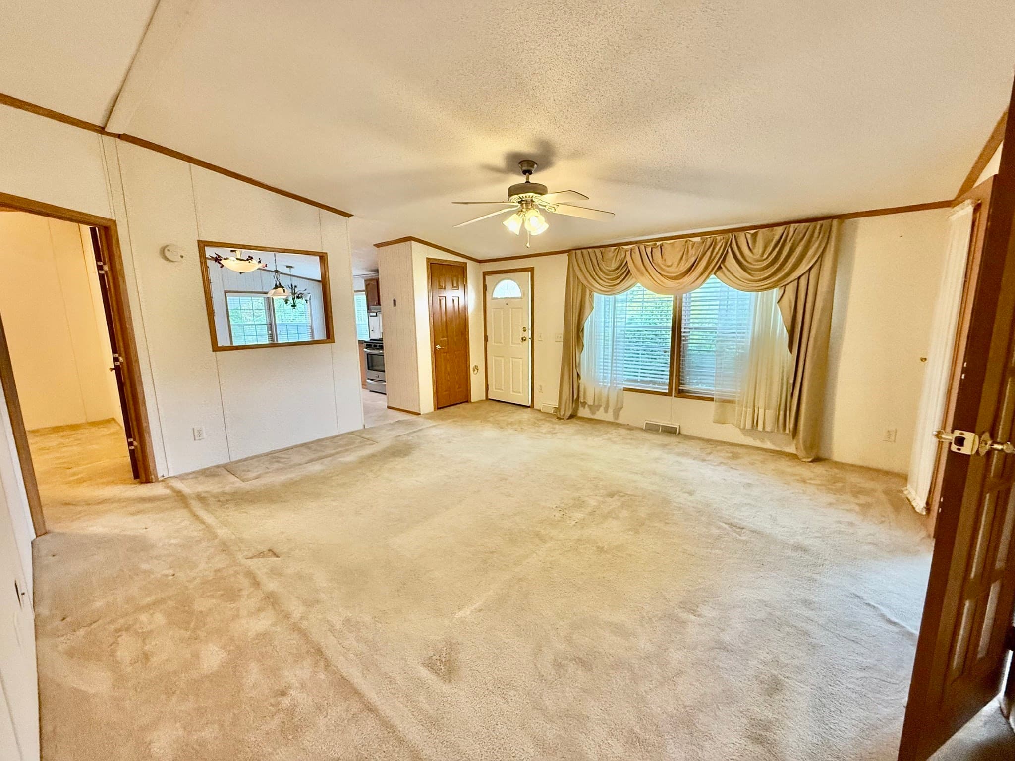 Mobile Home at 22 Sunnydale Cir, Brimfield MA 01010, photo 6 of 32