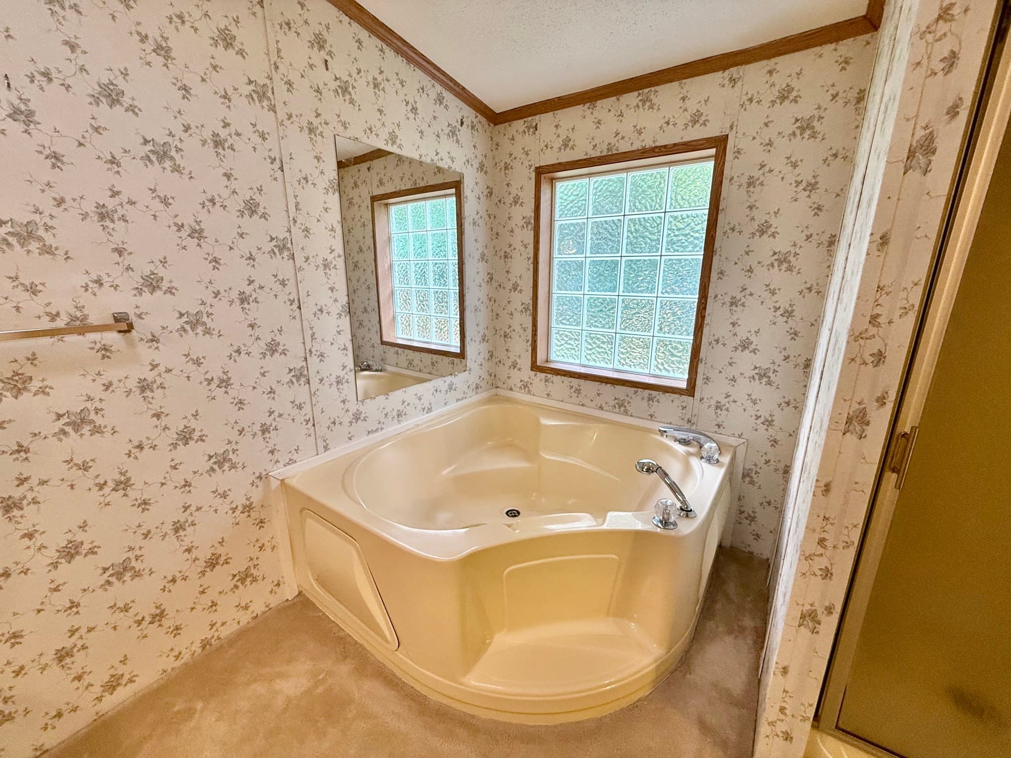 Mobile Home at 22 Sunnydale Cir, Brimfield MA 01010, photo 14 of 32