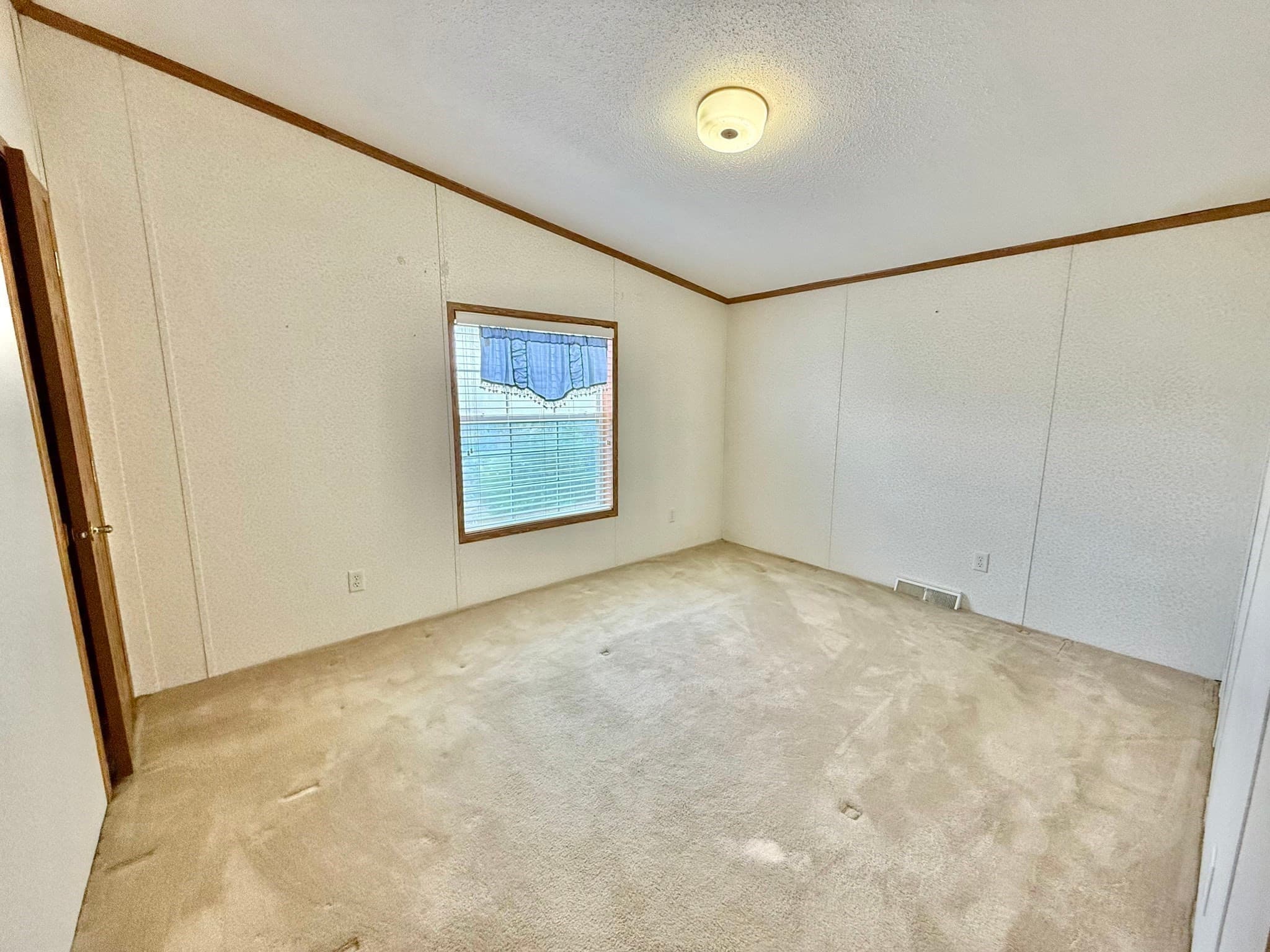 Mobile Home at 22 Sunnydale Cir, Brimfield MA 01010, photo 11 of 32