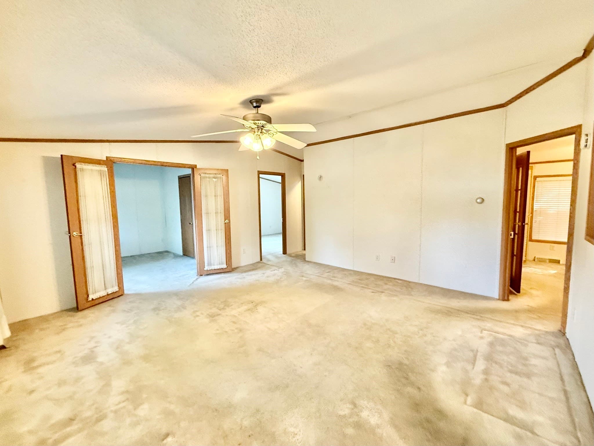 Mobile Home at 22 Sunnydale Cir, Brimfield MA 01010, photo 4 of 32