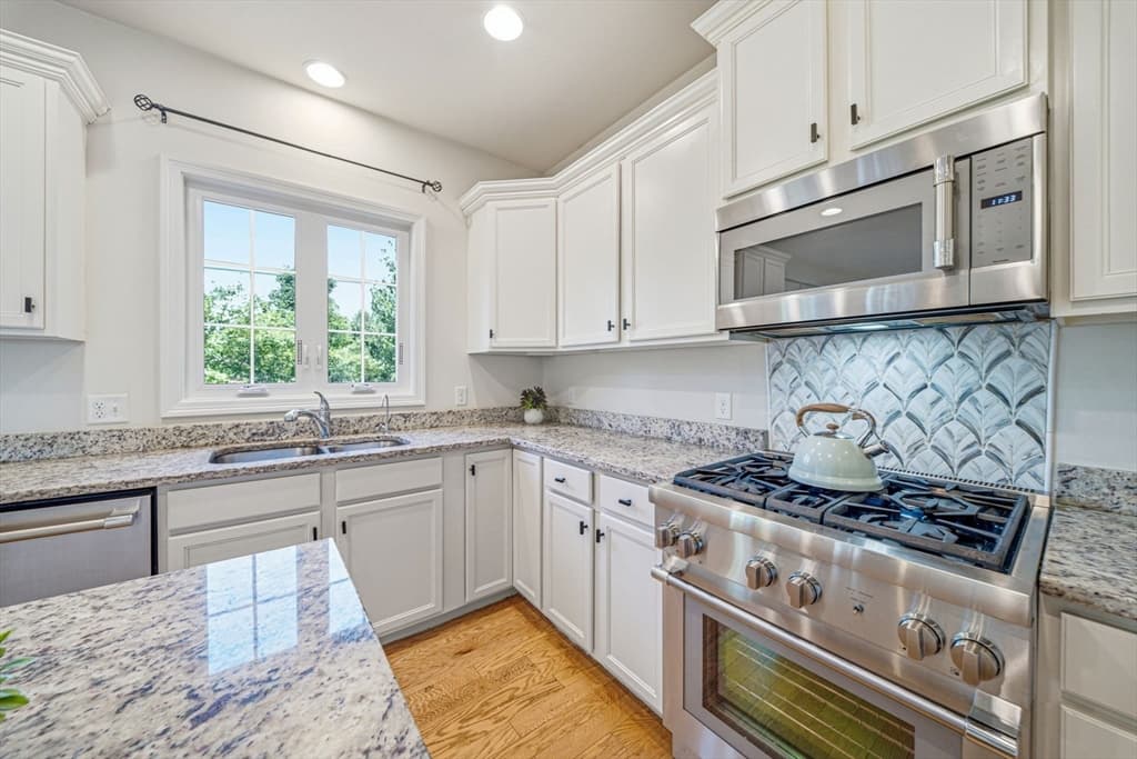 14 Autumn Ridge Dr, Hopkinton MA 01748 photo 3