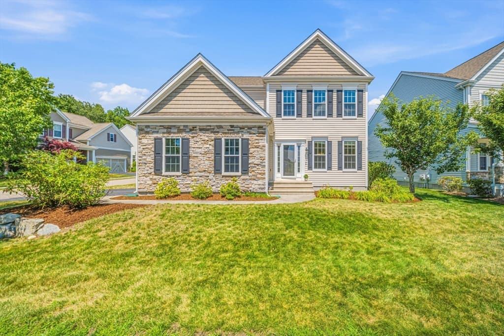 14 Autumn Ridge Dr, Hopkinton MA 01748