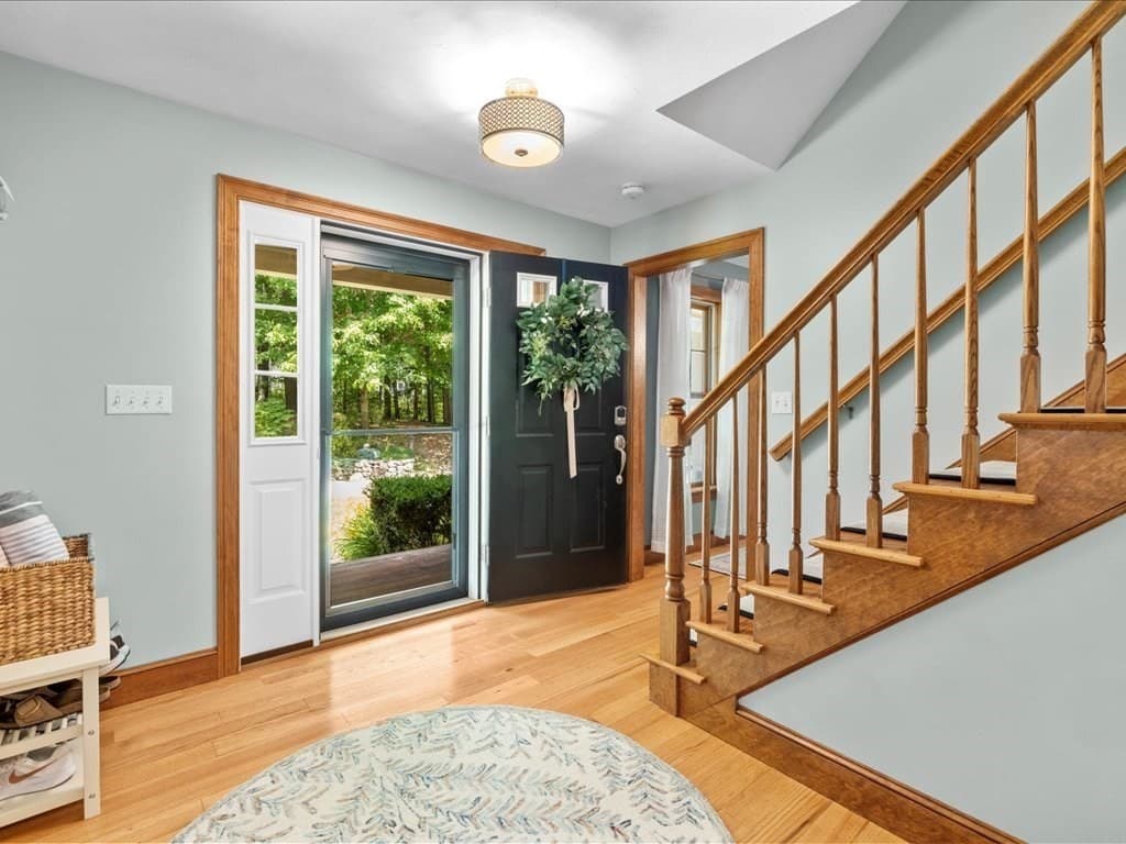 Single Family Residence at 14 Grove St, Kingston MA 02364, photo 6 of 42