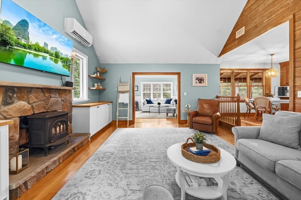 Single Family Residence at 14 Grove St, Kingston MA 02364, photo 16 of 42